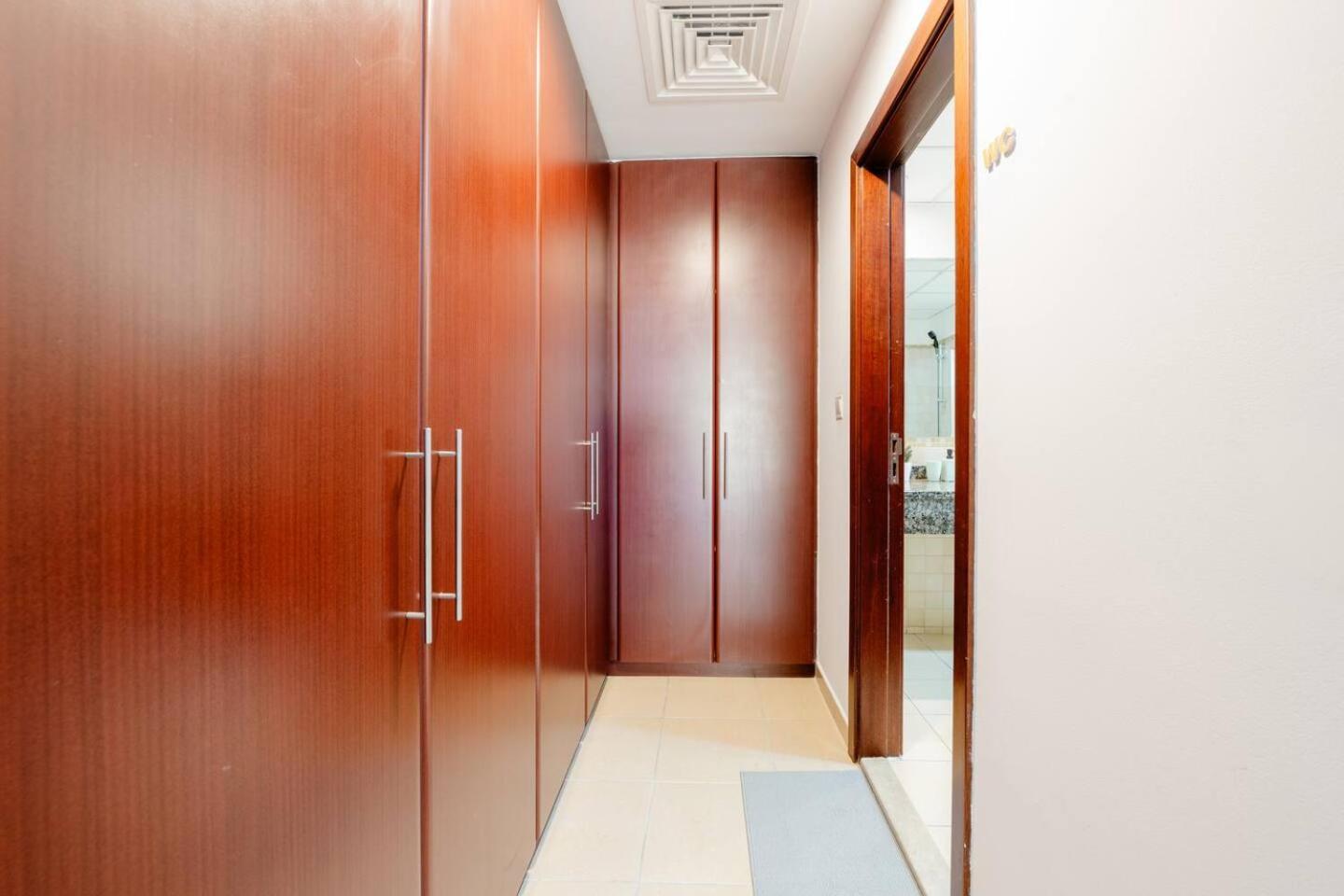 Moonlight Hostel Jbr - 2Min Walk To Jbr Beach - Gym - 2Min Metro Station - Poll Дубай Екстериор снимка