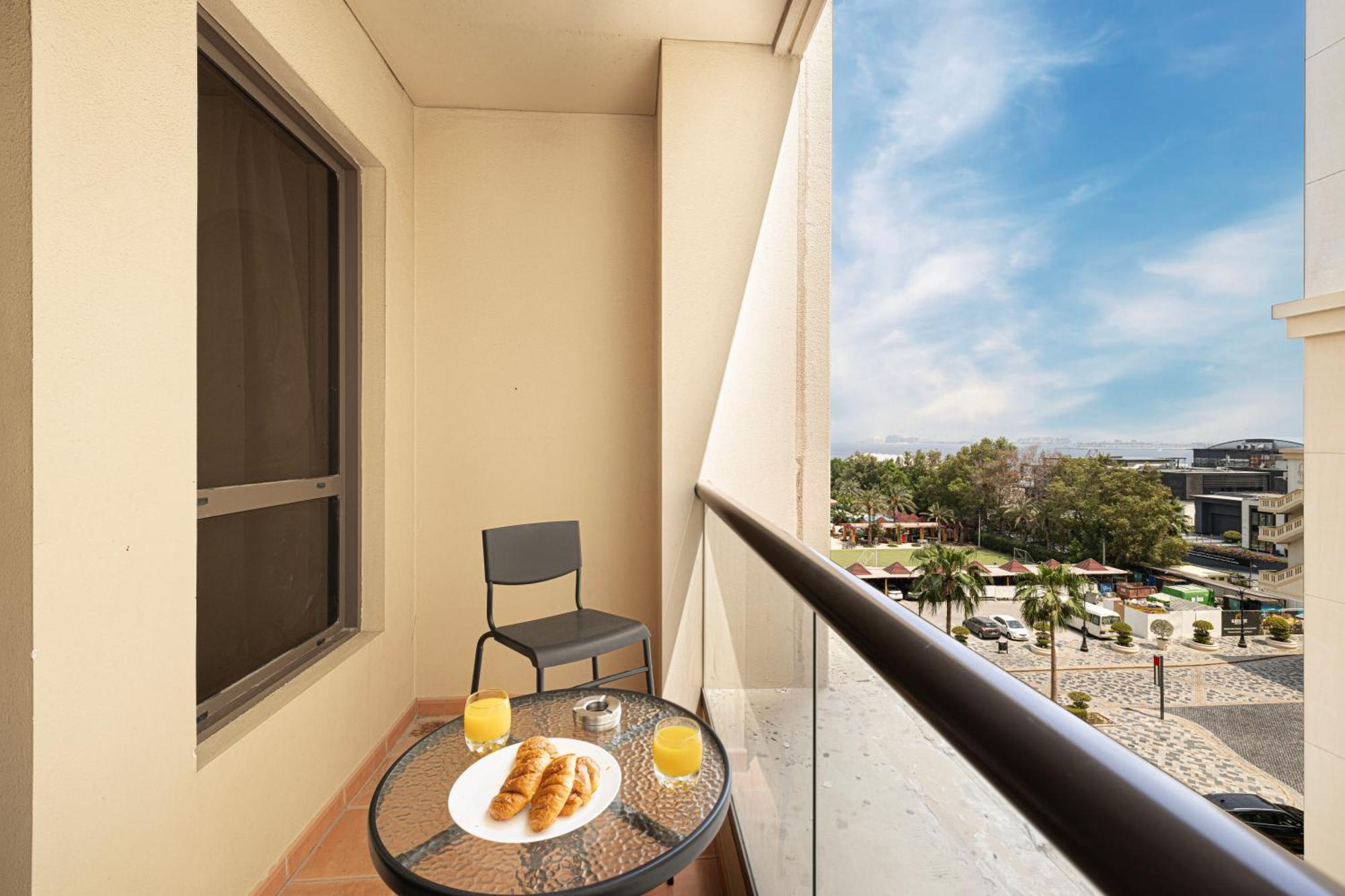 Moonlight Hostel Jbr - 2Min Walk To Jbr Beach - Gym - 2Min Metro Station - Poll Дубай Екстериор снимка